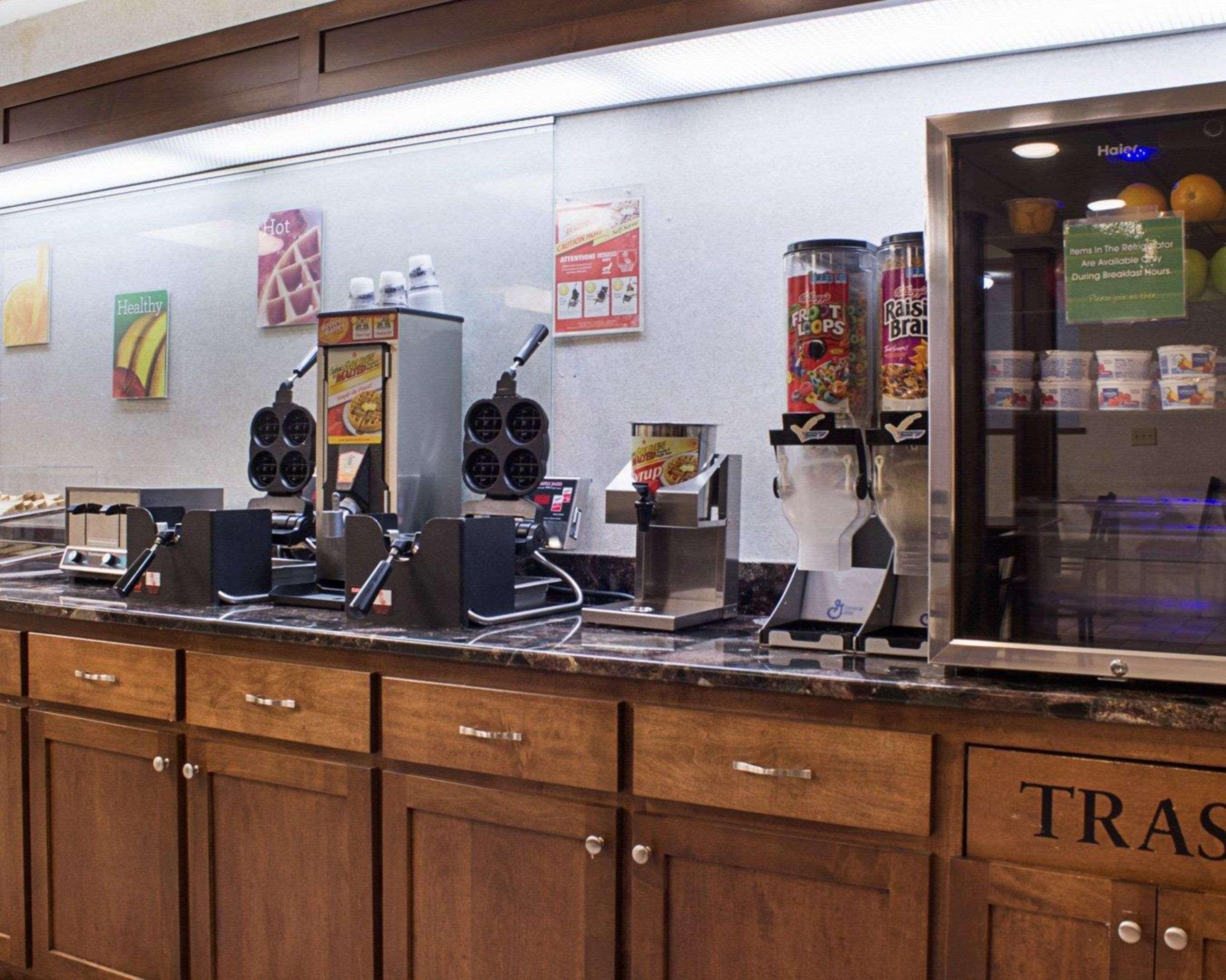 Rodeway Inn Columbia Mall Loop Grand Forks Extérieur photo