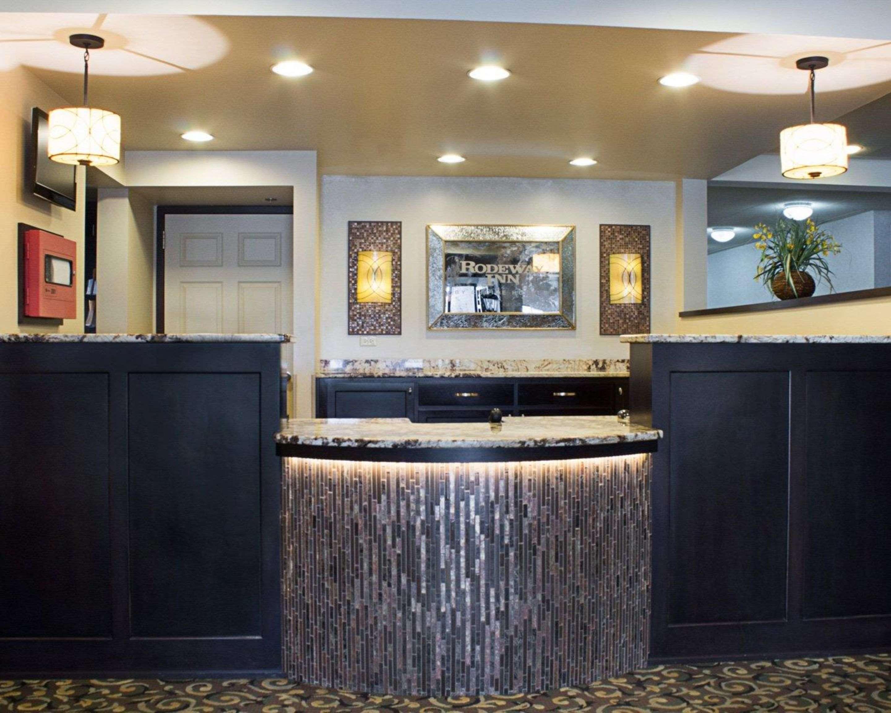 Rodeway Inn Columbia Mall Loop Grand Forks Extérieur photo