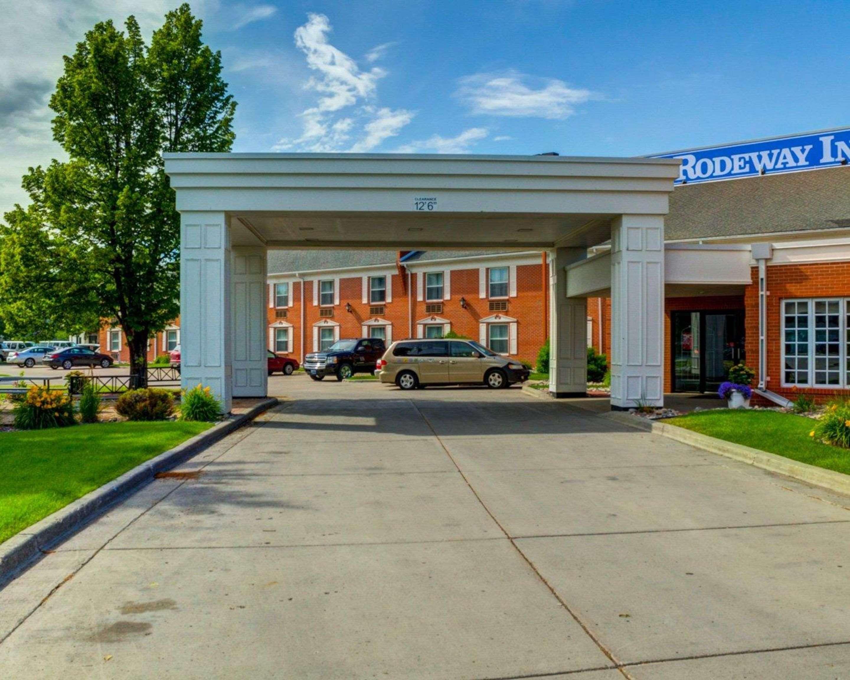 Rodeway Inn Columbia Mall Loop Grand Forks Extérieur photo