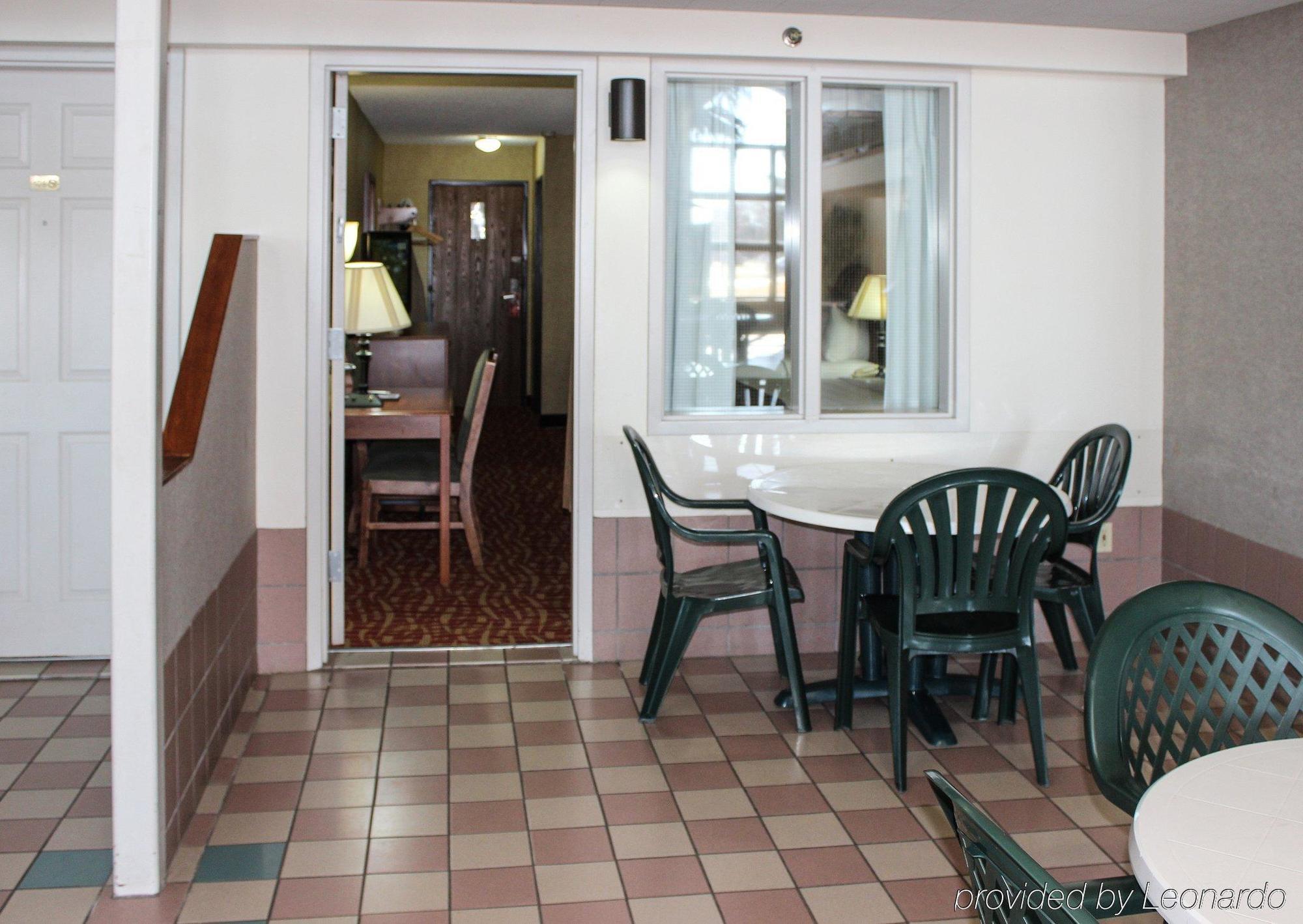 Rodeway Inn Columbia Mall Loop Grand Forks Extérieur photo